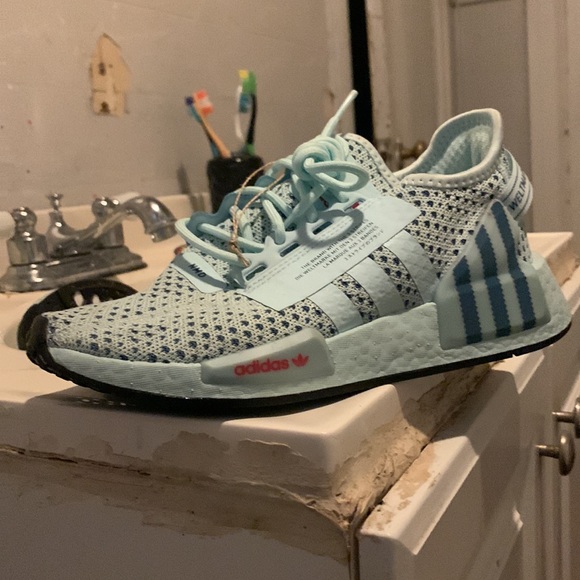 I’m from Louisiana I got the shoes from the Louisiana mall - Picture 4 of 4